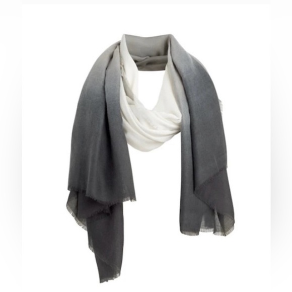 Cushnie Accessories - NWT Carly Cushnie Scarf Ombre Print